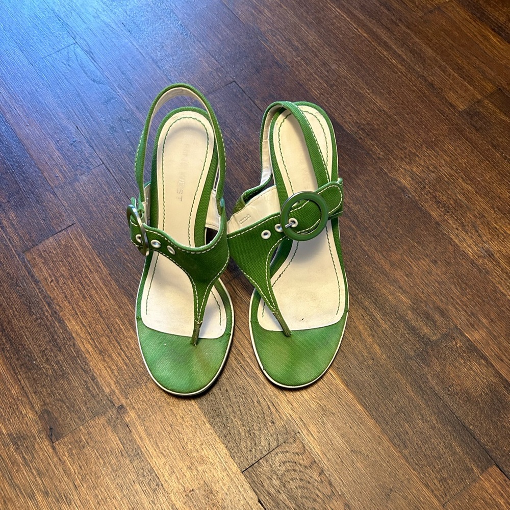 Green canvas Nine West thong heeled sandals